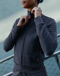 Woman in Cloud Hybrid Fleece Jacket